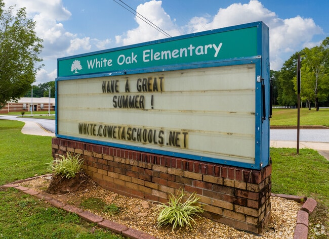 White Oak Elementary School has 690 students in grades PK, K-5.