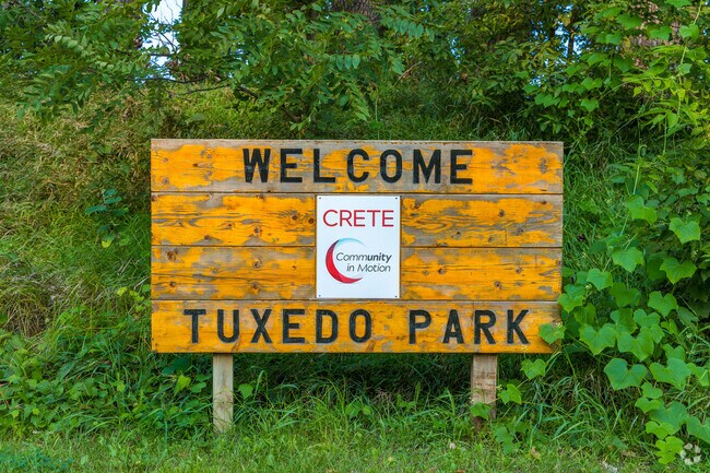 Tuxedo Park sign marks the entrance to the city’s largest park.