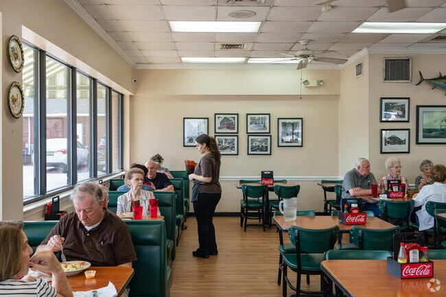 Devonshire residents love to stop by Neighbors for lunch.