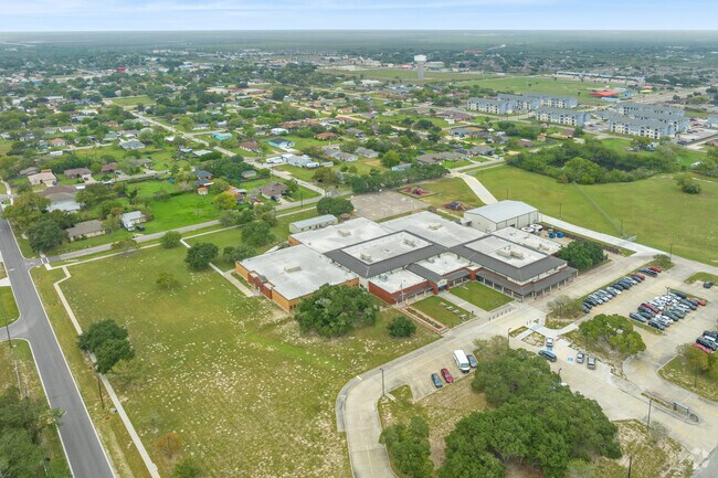 Gilbert J Mircovich Elementary School has a student enrollment of approximately 432.