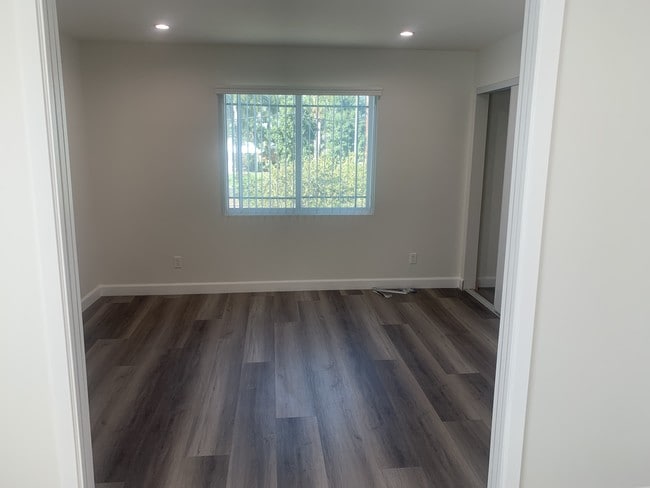 708 W Gage Ave unit 1, Los Angeles, CA 90044 - photo 5