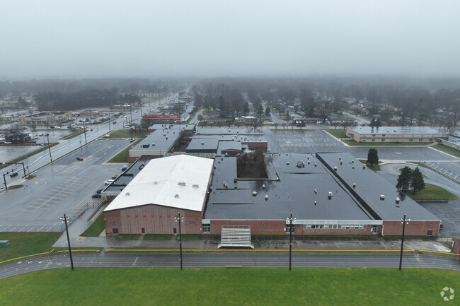 Willowcreek Middle School has a C rating on Niche.