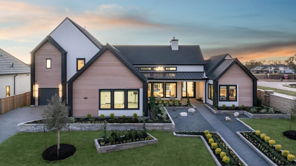 215CrownLkDr-187 no sign - web.jpg