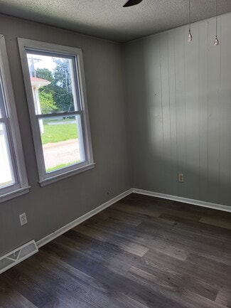 402 N Mulberry St, Warrensburg, MO 64093