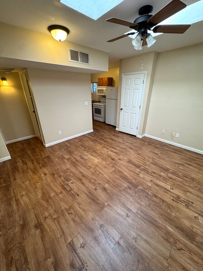 339 N Highland Ave unit Back Unit, Tucson, AZ 85719 - photo 6