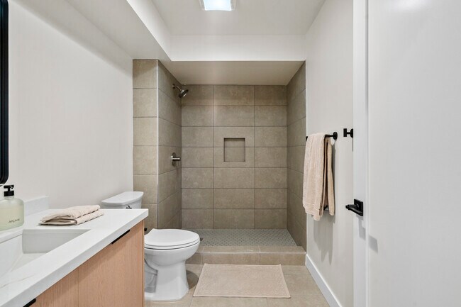 2Fifty Luxury Apartments, Lomita, CA 90717 - photo 5