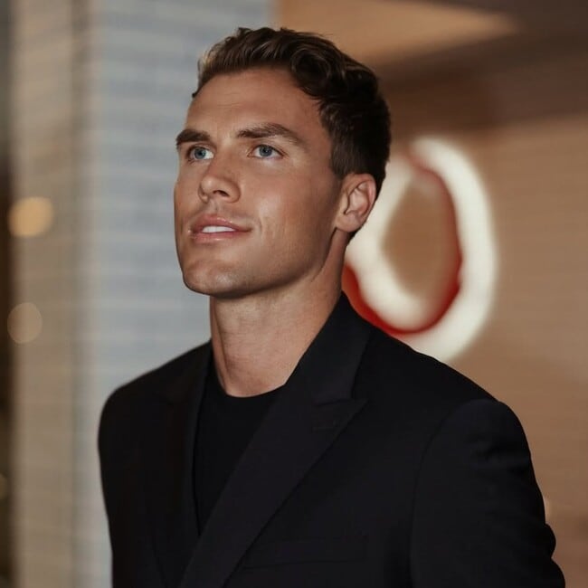 Agent Photo