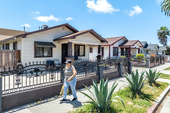Bungalow homes are common in the Central neighborhood and close to shopping.
