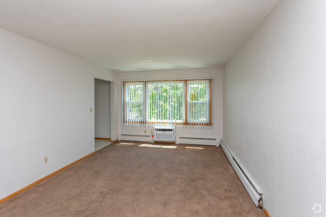 3BR, 1BA - 1,026SF