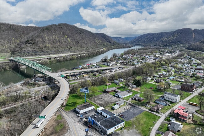 Chelyan offers stunning views of the Kanawha River, providing a picturesque backdrop.