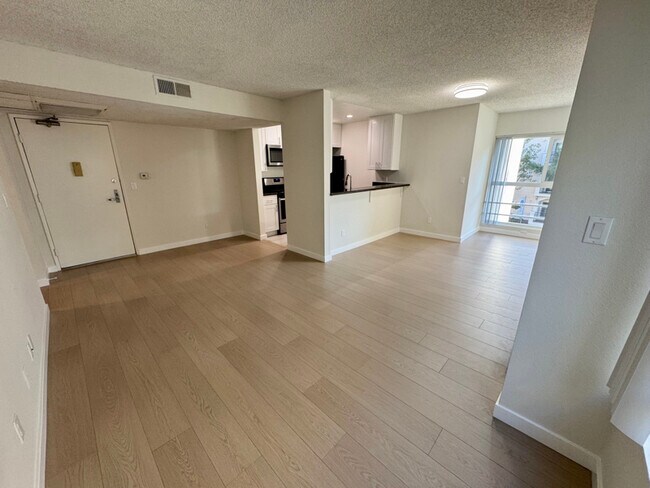 10911 Rochester Ave unit 202, Los Angeles, CA 90024 - photo 4