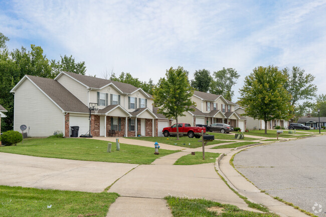There are multiple streets lined with townhomes in Meadowvale.