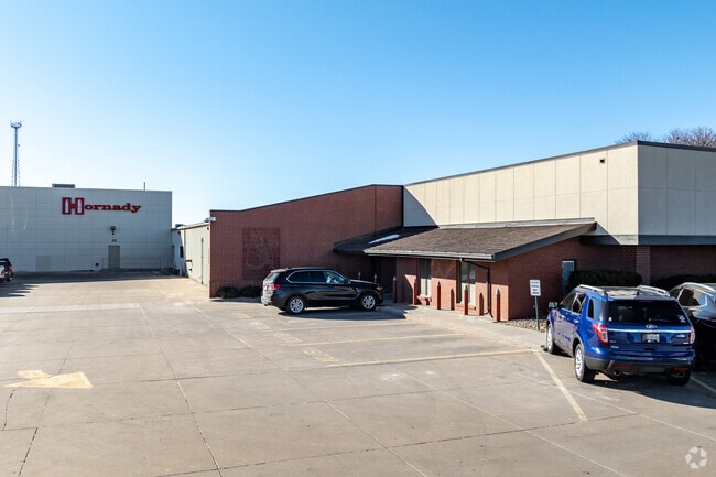 Major industries like Hornady Manufacturing provides employment opportunities inside of Grand Island.