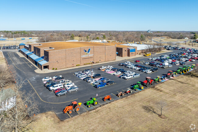 Graves County High School as of 2024 had a student population of 1,096.