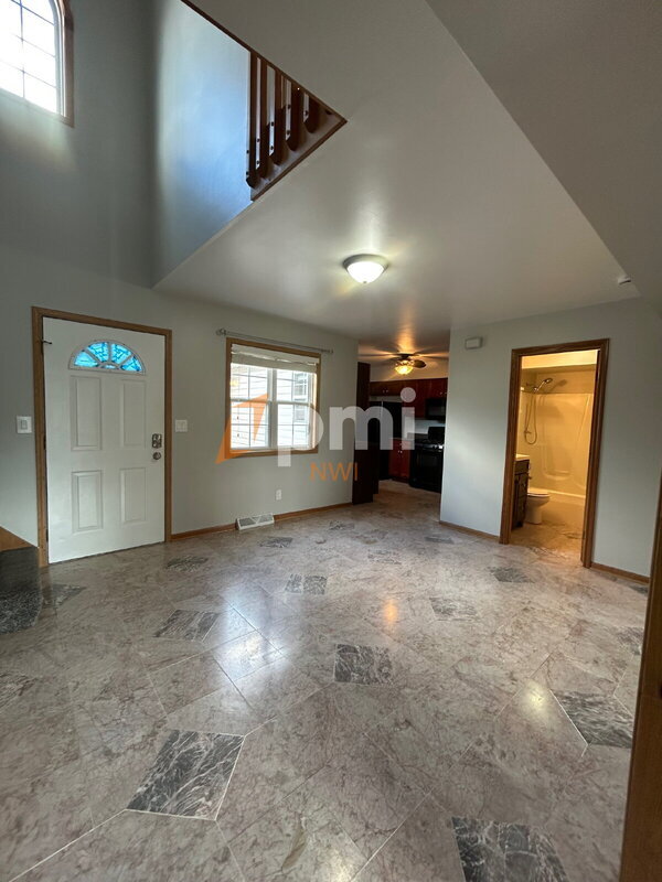 162 Mallard Pointe Dr, Valparaiso, IN 46385
