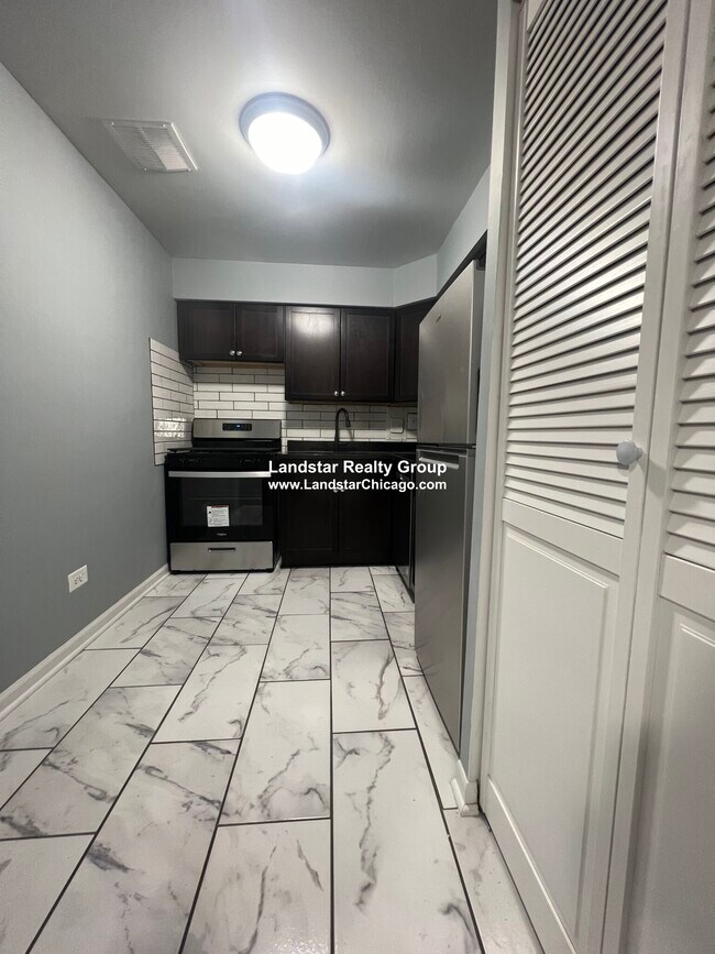 1523 W Morse Ave unit 1, Chicago, IL 60626 - photo 2