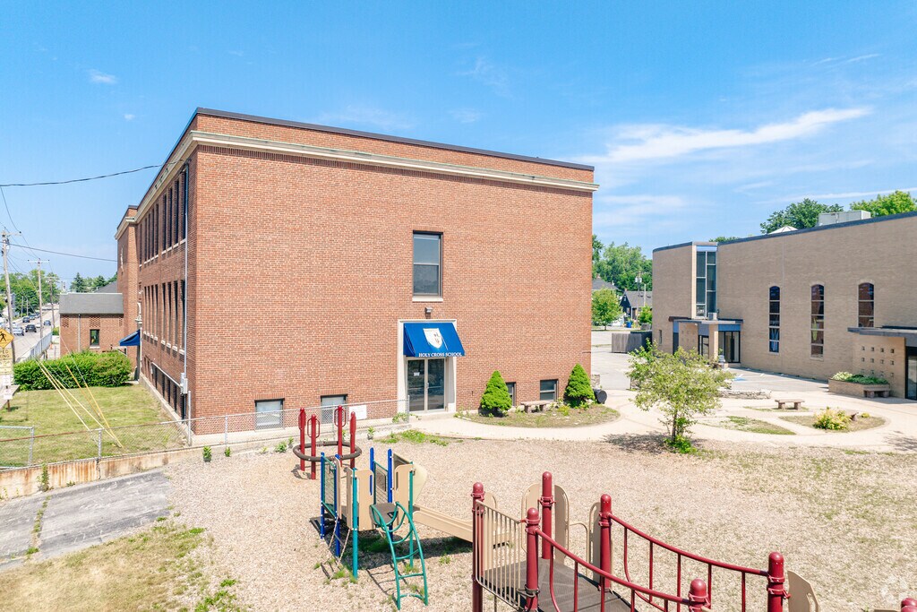 Holy Cross School provides a well-rounded education and promotes academic excellence.