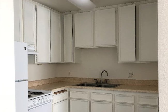 Canyon Breeze, San Diego, CA 92103 - photo 3