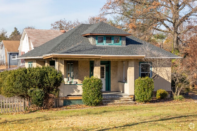 Beverly Hills offers a variety of charming single-family homes.