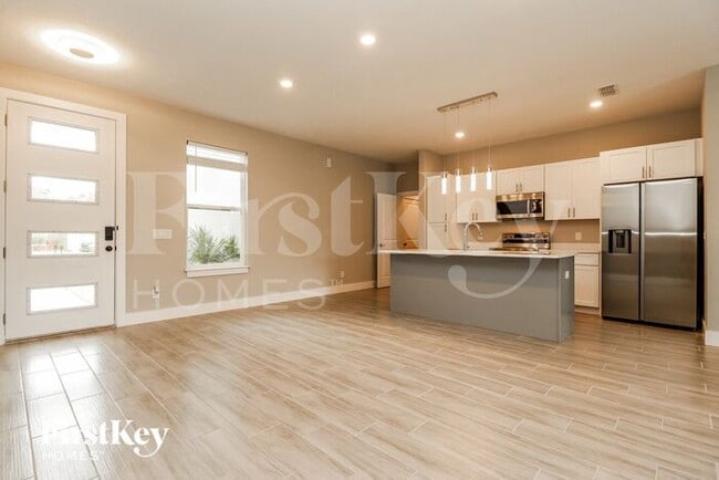 327 Churchill Ct, Kissimmee, FL 34759 - photo 2