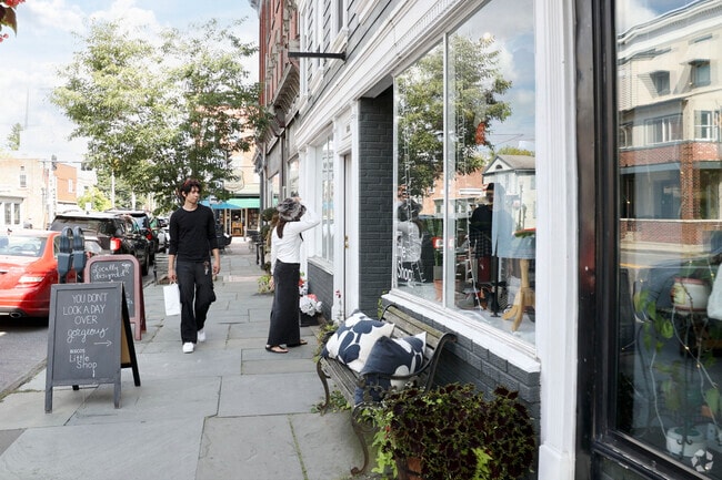 Saugerties village is filled with great shops and restaurants to enjoy.