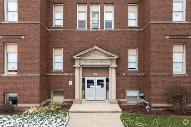 The entry of Hiawatha Elementary School from the street.
