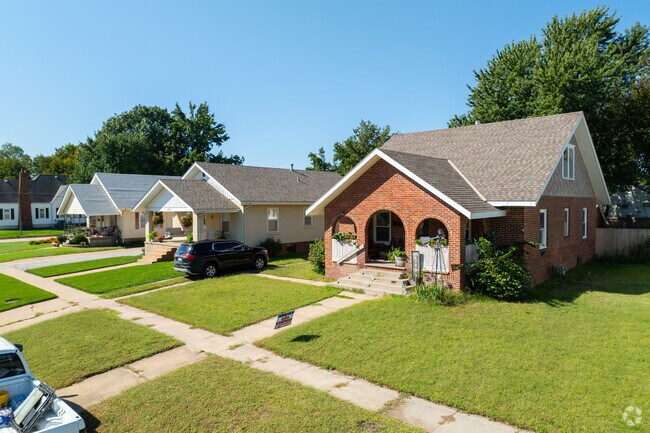 Early 1900s bungalows line shaded streets near downtown Kingman.