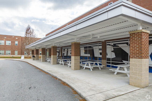 Outdoor gathering and dining area for Shelby Middle School students.