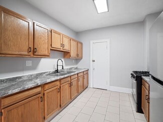 1720 Middlehurst Rd, Cleveland Heights, OH 44118