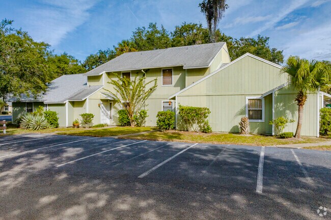 Lakevue townhomes offer amenities like pools, clubrooms, and landscaped courtyards.