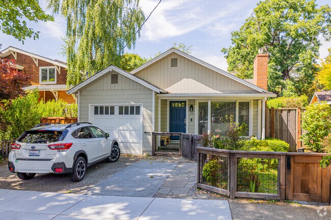 Traditional mid-century homes are abundant in Sycamore Park.