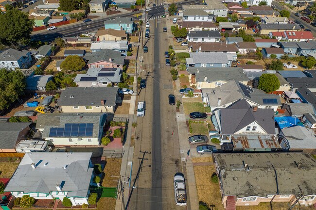 Havenscourt is a lively neighborhood with a mix of residential and commercial spaces.