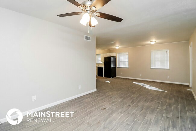 1103 Johns Dr, Euless, TX 76039 - photo 5