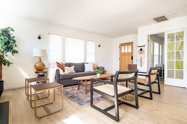 2918 S Harcourt Ave, Los Angeles, CA 90016 - photo 6