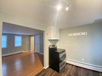 33 Green St, Somersworth, NH 03878