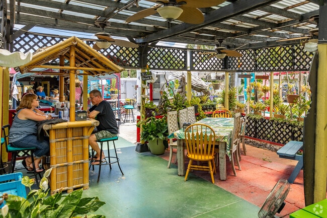 Frankie's Raw Bar is all open dining and a relaxed atmosphere in Elfers.