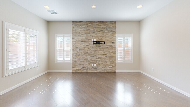 2847 Gables Vale Ct, Las Vegas, NV 89121 - photo 2