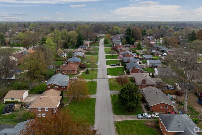 Lot sizes in Thornhill are around .25 acres each with mature trees.