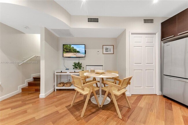 927 Euclid Ave, Miami Beach, FL 33139 - photo 3