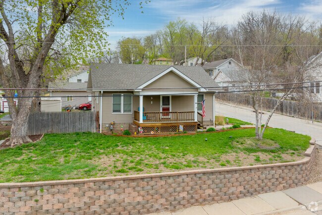Kimball Park residents enjoy a variety of small and large homes in the neighborhood.