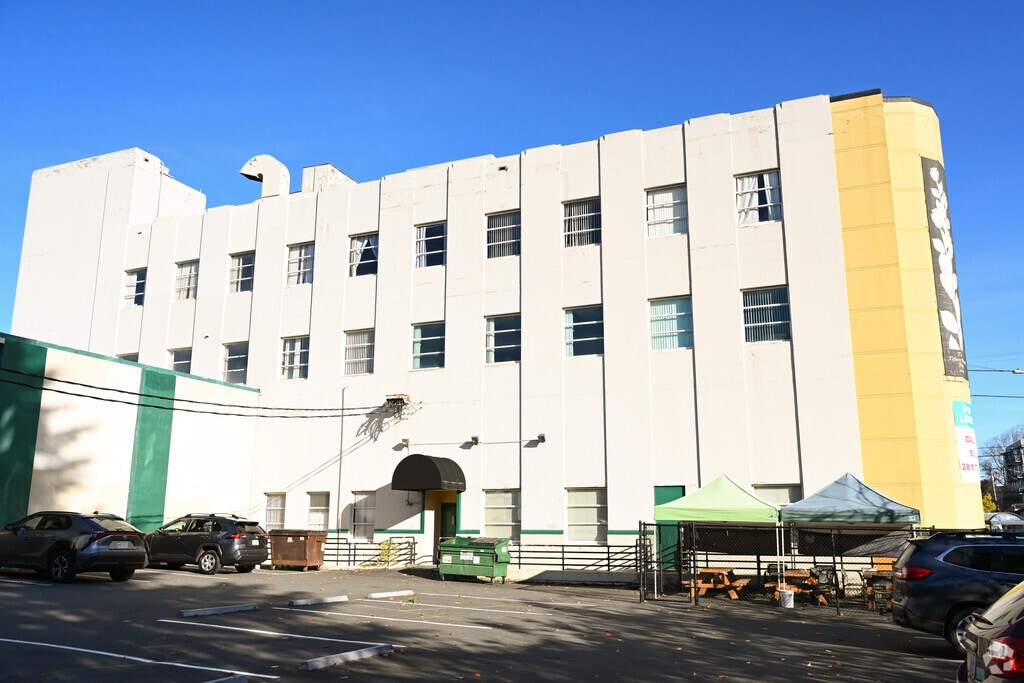 Village Free School provides education in the neighborhood of 
Kerns.