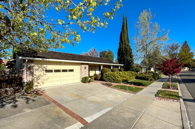 Spacious driveways and garages ensure residents of Downtown Cupertino have adequate parking.