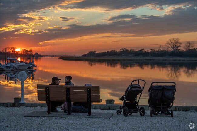 End your day with a perfect sunset at the nearby Inwood Marina, overlooking Motts Basin.