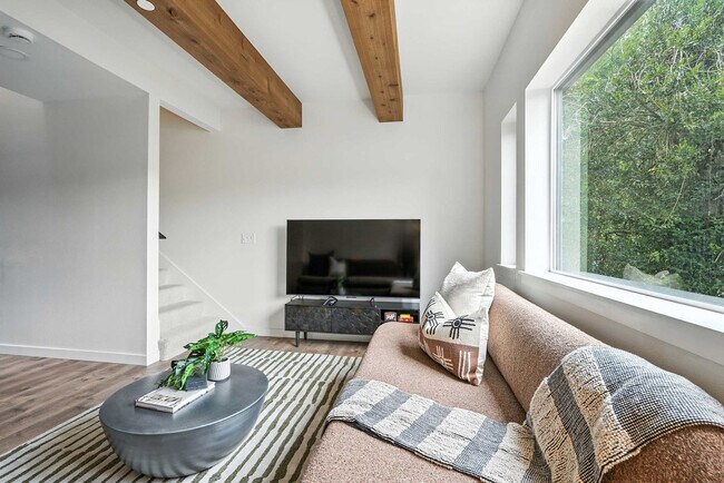 925 NE 23rd Ave unit ID1309839P, Portland, OR 97232 - photo 4