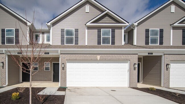 6304 Wasco Dr, Whitestown, IN 46075 - photo 2