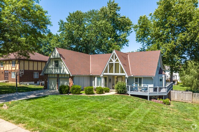 Foxcroft & Glen Arbor maintains a peaceful aura despite its proximity to the Kansas City metro.