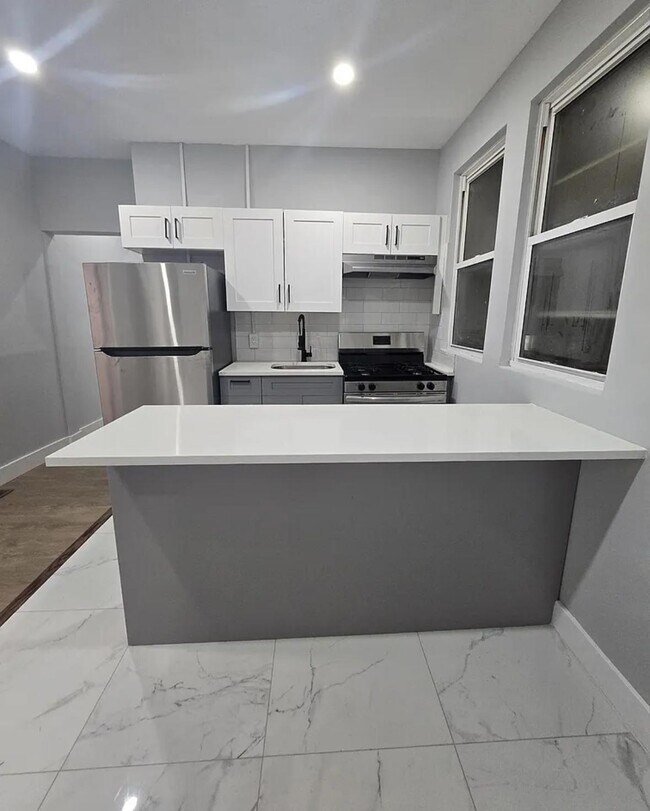 11 William St, East Orange, NJ 07017