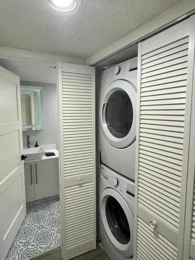 7776 Trent Dr, Tamarac, FL 33321 - photo 4