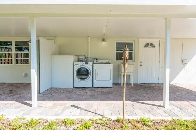 814 Franklin Rd unit B, West Palm Beach, FL 33405 - photo 5