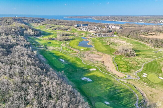 Harbor Links executive golf course in Port Washington receives excellent reviews.